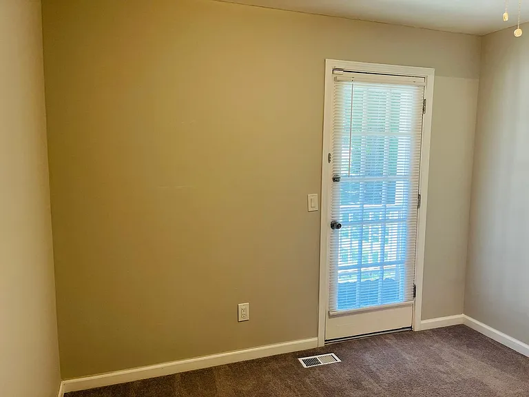 147 N Lake Dr — Photo 21