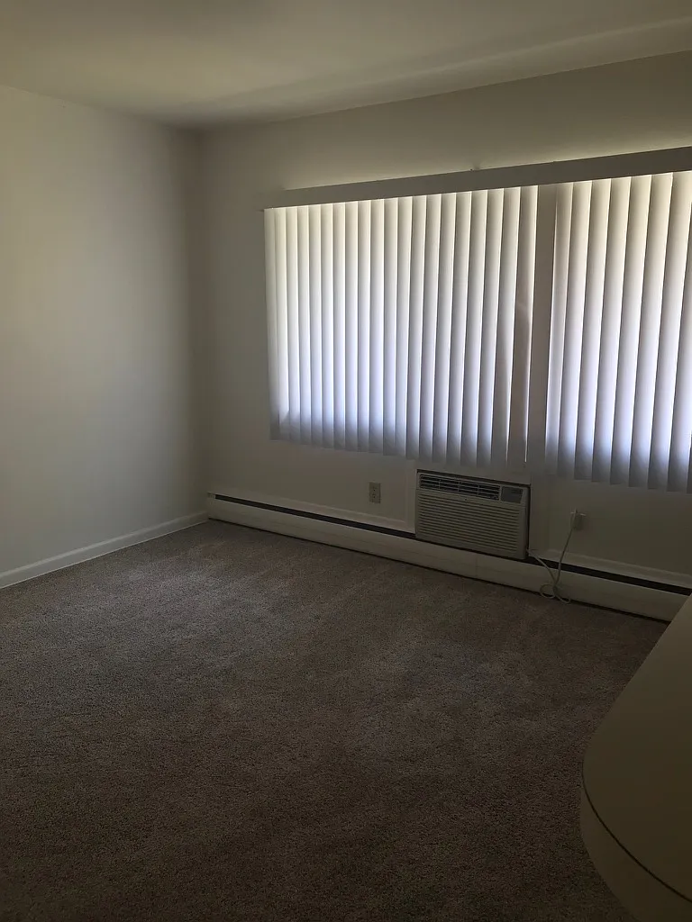 431 Abbott Rd — Photo 3