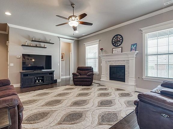 3rd image of 4403 SW Wheatgrass Blvd