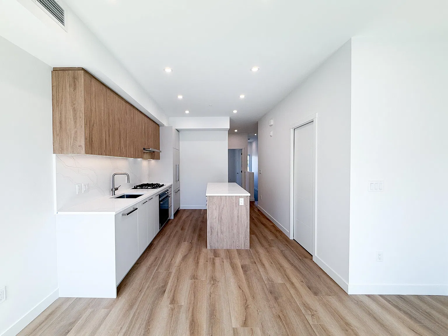 3 bed, 1400 sqft, $3,500 — Photo 3