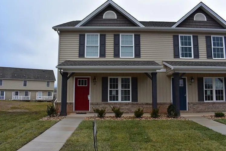 46 Squire Cir — Photo 1
