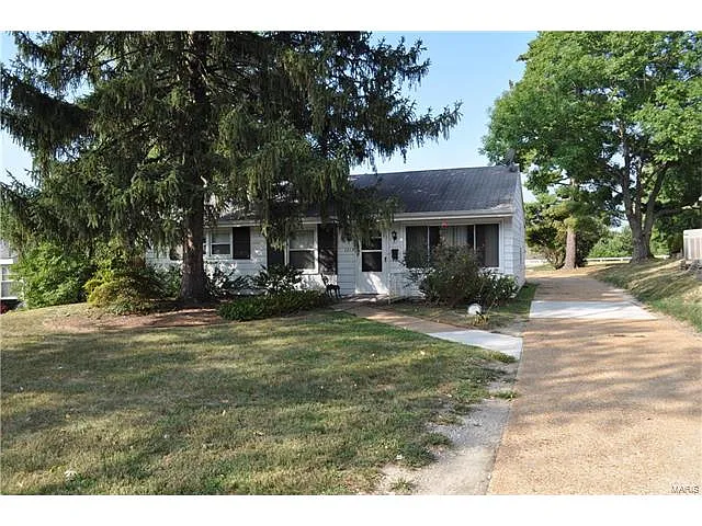 1215 Woodgate Dr photo 1
