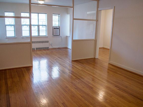 2nd image of 1233 N Courthouse Rd APT 207