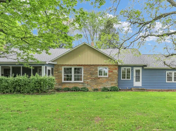 710 N Sycamore St, Villa Grove, IL 61956