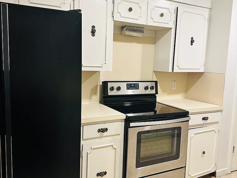 109 E Price Rd #A — Photo 2