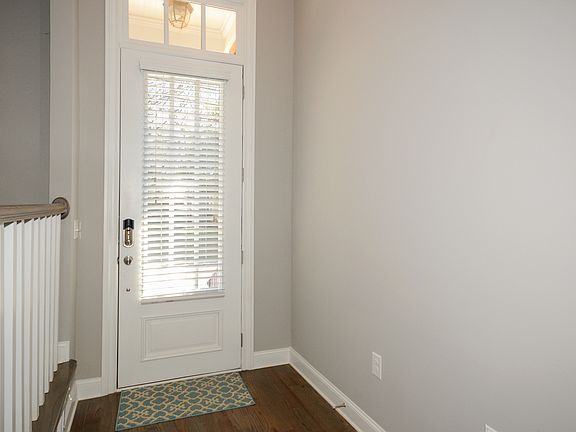 entry 10 ft ceilings on main
