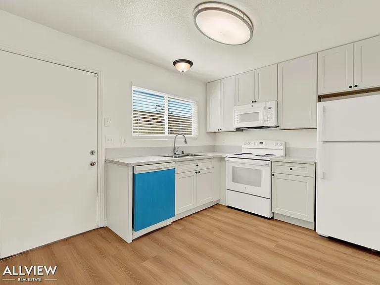 980 E Mission Ave — Photo 8
