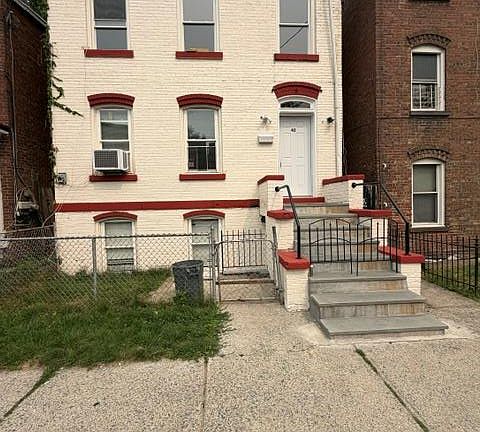 2nd image of 42 Carpenter Avenue