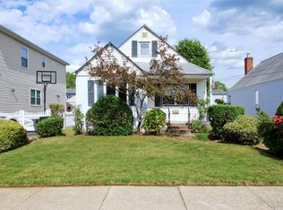 172 Wellington Rd S, Garden City, NY 11530