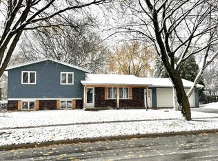 1010 Meadow View Ln, De Pere, WI 54115