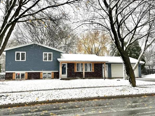 1010 Meadow View Ln, De Pere, WI 54115