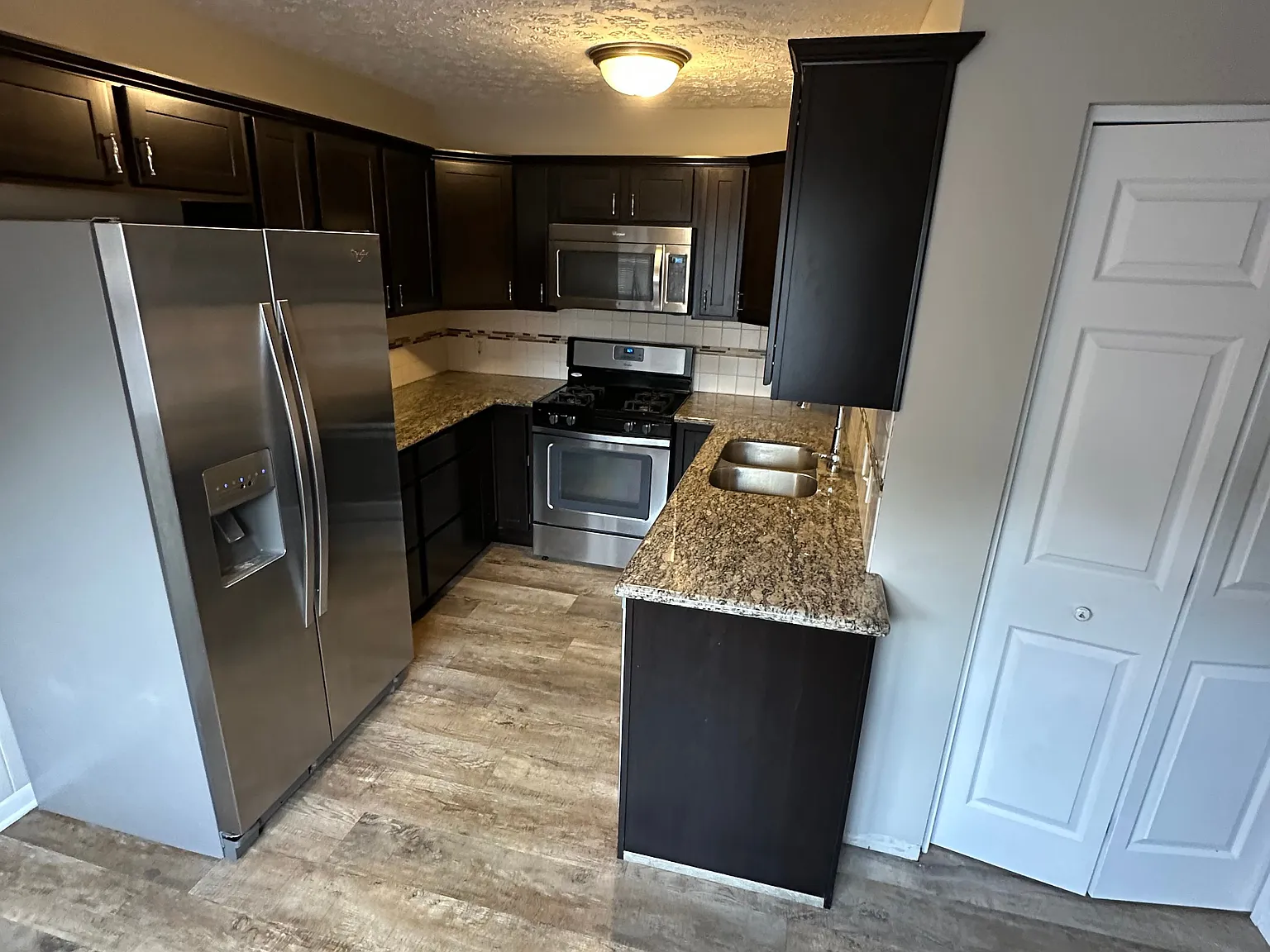 3 bed, 1.5 bath, 1160 sqft, $1,600 — Photo 2