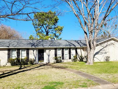 300 Lindberg Ave, Natchez, MS, 39120