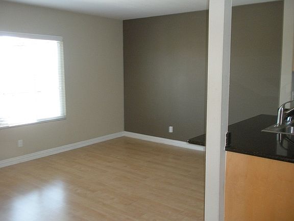 3rd image of 3929 Texas St