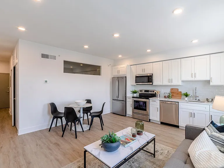 1201 W Girard Ave — Photo 12