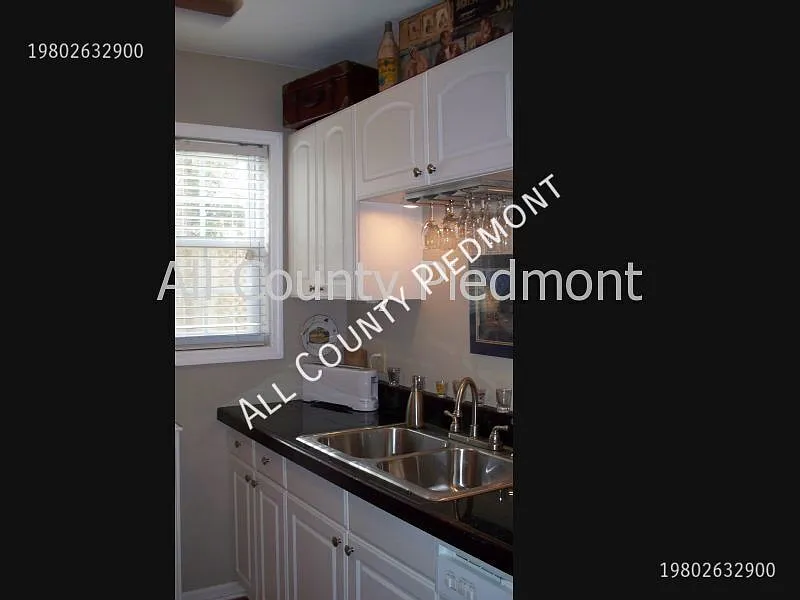2 bed, 870 sqft, $1,650 — Photo 3