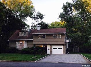 484 11th St, Cresskill, NJ 07626