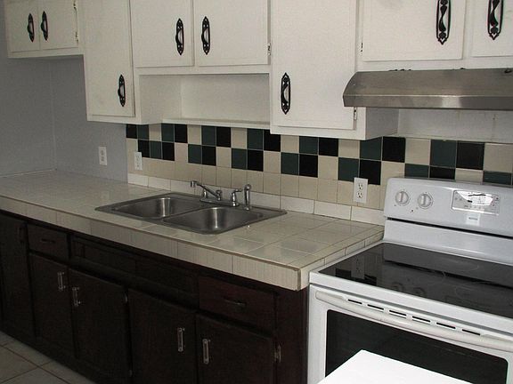 2nd image of 3195 Prince Dr