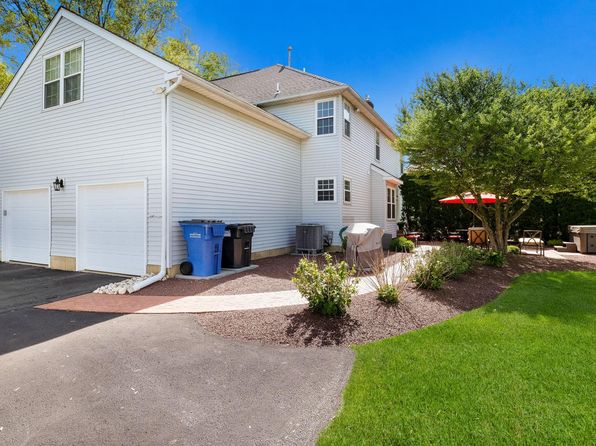 435 Hidden Oaks Dr, Yardley, PA 19067