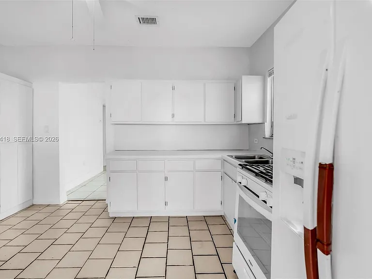 1243 SW 3rd St — Photo 22