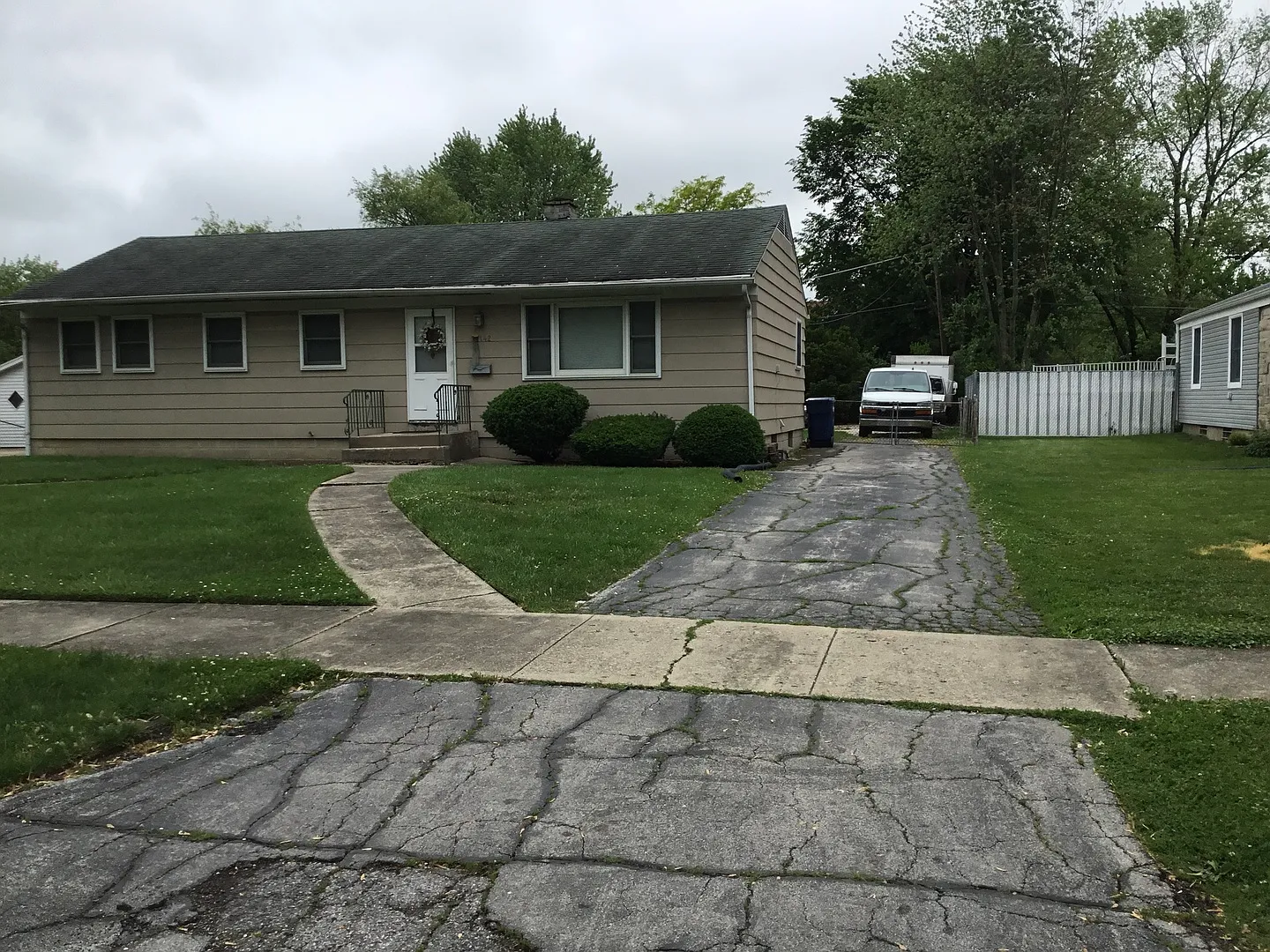 21142 Oak St photo 1