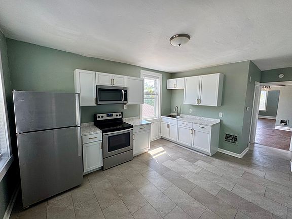 4th image of 4971 Parker Ave #A