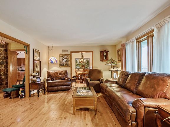 3rd image of 607 Gerry St