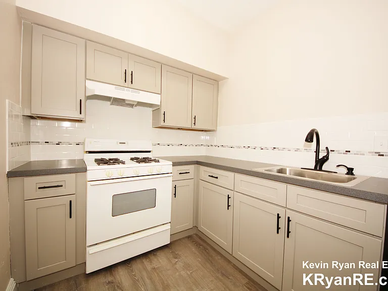 4 Chiswick Rd #24 — Photo 4
