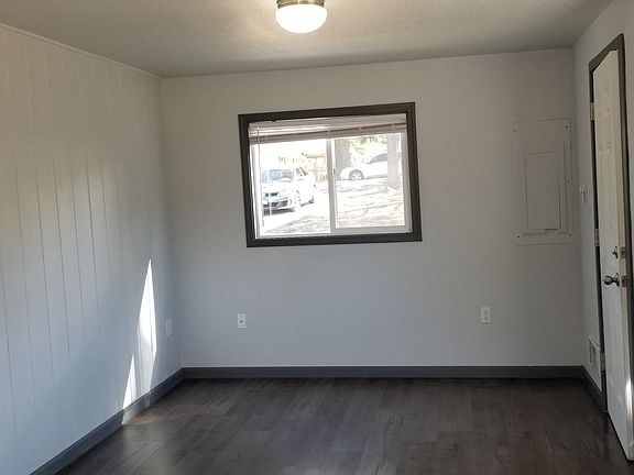 3rd image of 1515 N Rainier Ave