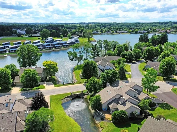 102 Spinnaker Dr, Columbiana, OH 44408