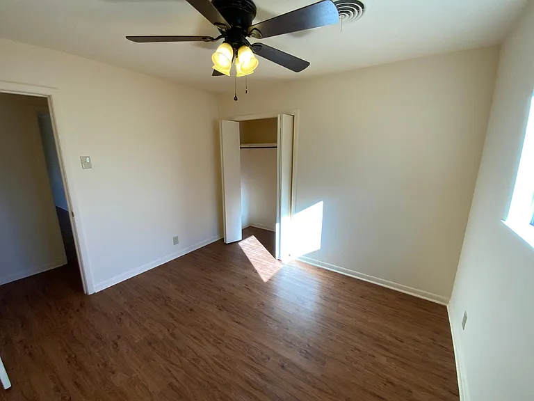 2826 Shady Hill Dr — Photo 8