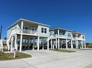108 Maldives Dr, Rockport, TX 78382