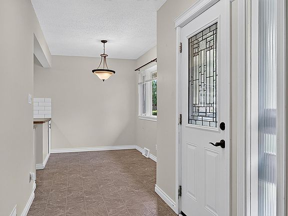 4th image of 11555 136th St NW