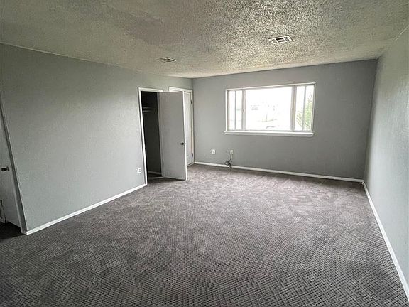 3rd image of 1120 SW 45th St