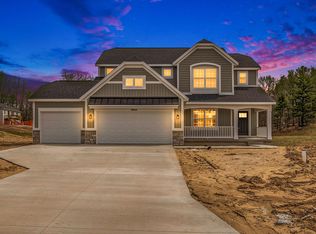 8964 Braeside Ct NE, Rockford, MI 49341
