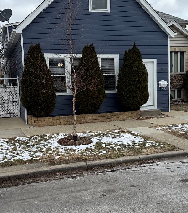 1st image of 3704 W 58th St