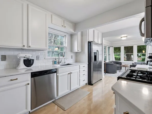 4237 Abbott Ave N, Robbinsdale, MN 55422
