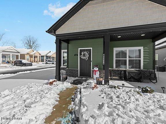 5th image of 831 Rosemary Ln