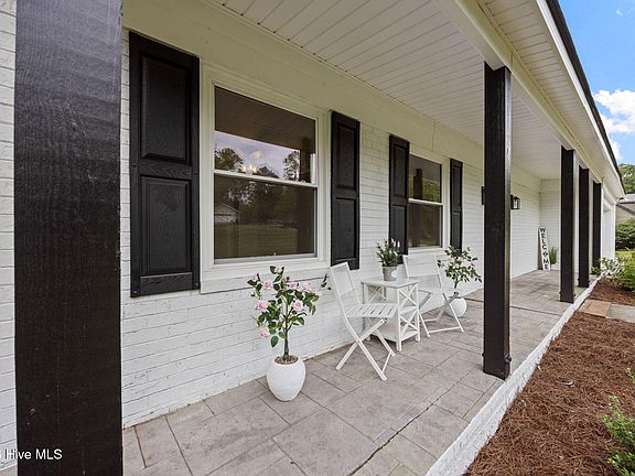 3rd image of 1 Mayfield Court