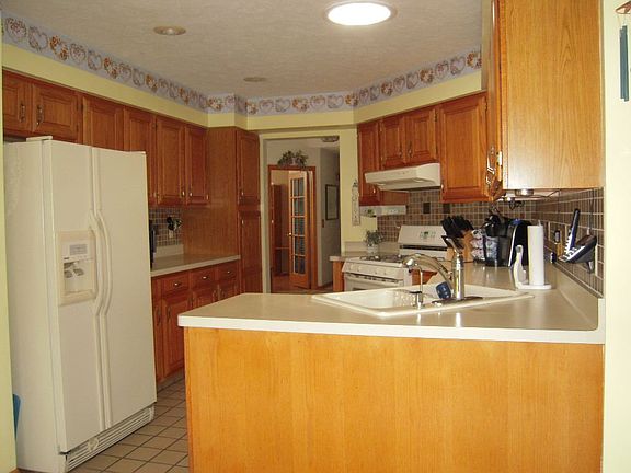 5th image of 51 Strawbridge Dr