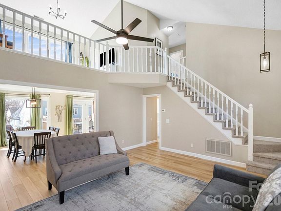 4th image of 9601 Newby Ln