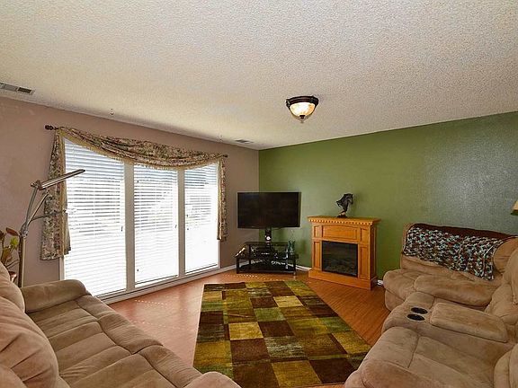 3rd image of 4610 N Haye St