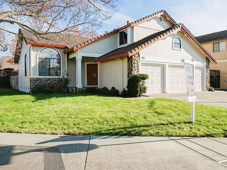 7202 Ruby Ct — Photo 1