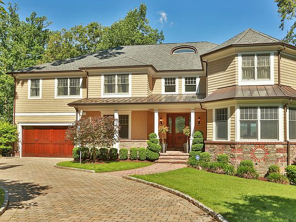 4th image of 9 Pokahoe Dr