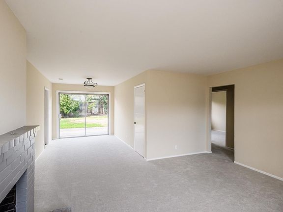 3rd image of 1525 Hemlock Ave