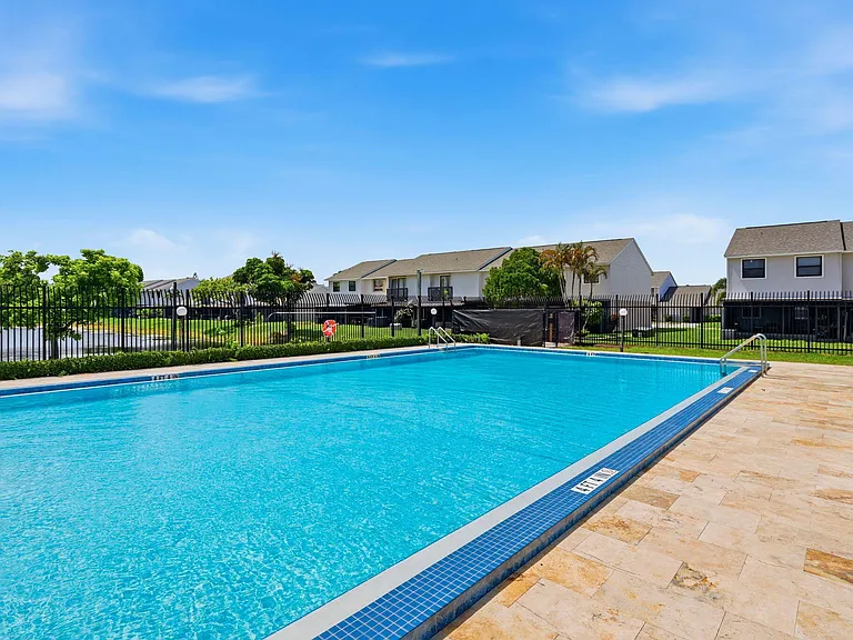 2305 Seaside Dr — Photo 31