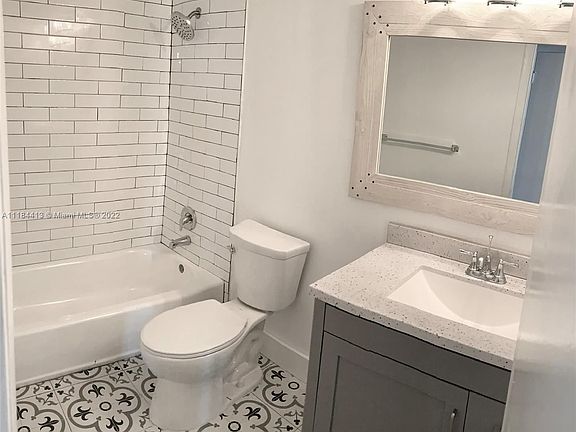 5th image of 5555 Collins Ave APT 10E