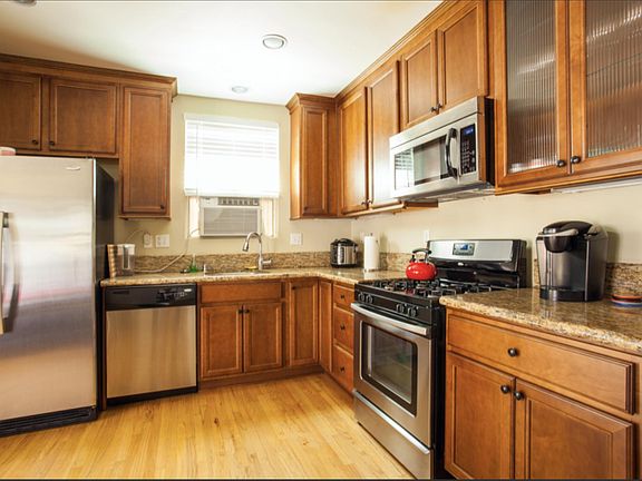 4th image of 4519 Rosewood Ave