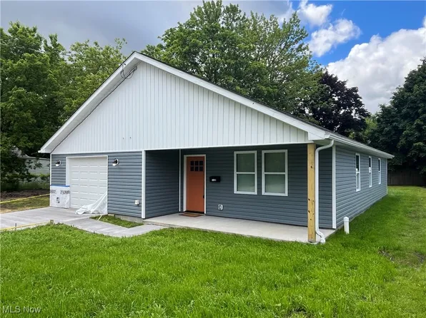 1122 Delos St, Akron, OH 44306