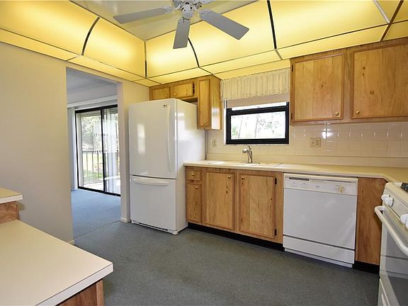 5th image of 6188 80th St N Unit 210